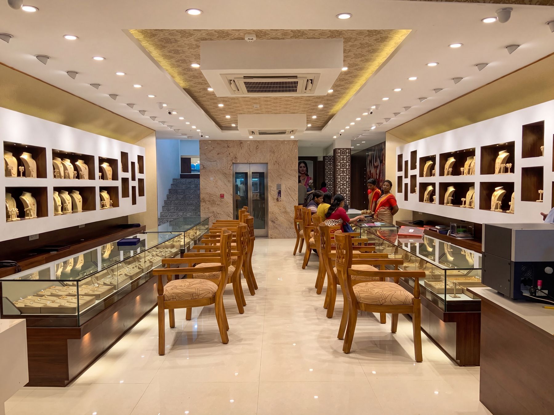 Retail Interior — view 10